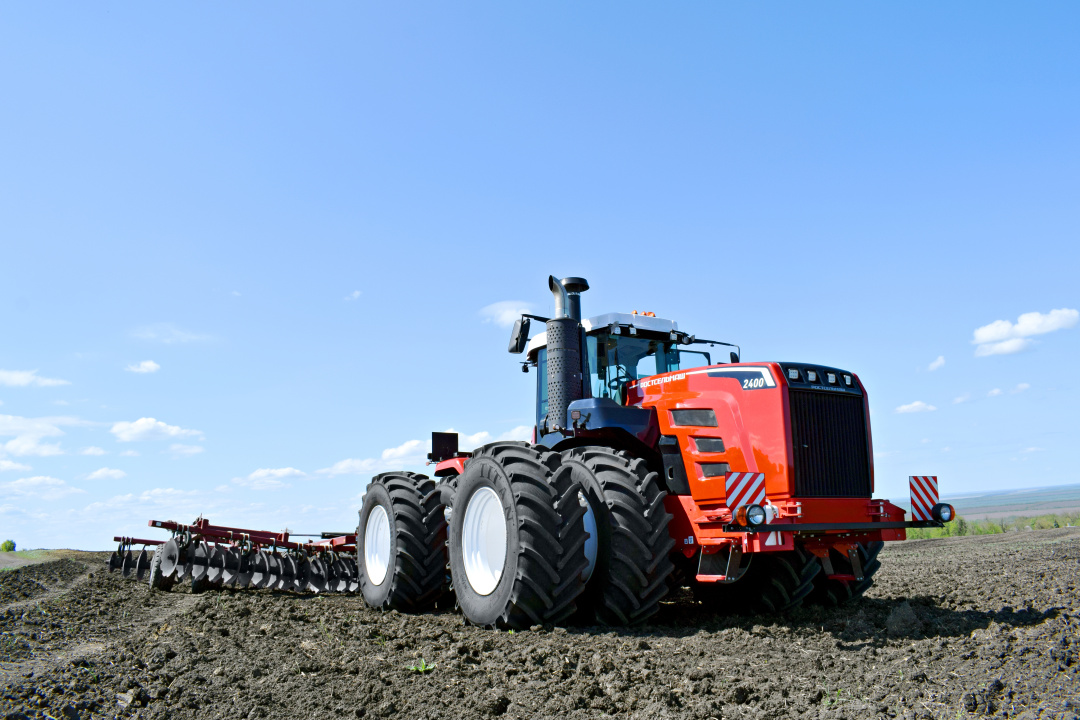 Сельхозтоваропроизводители Оренбуржья готовят технику к весенним полевым работам